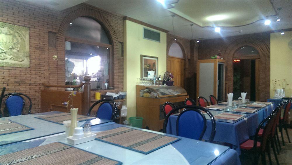 Max Residence Pattaya Bagian luar foto